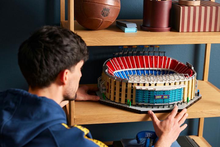 Image du produit LEGO Le Camp Nou - FC Barcelone (10284, LEGO Creator Expert, LEGO difficiles à trouver)