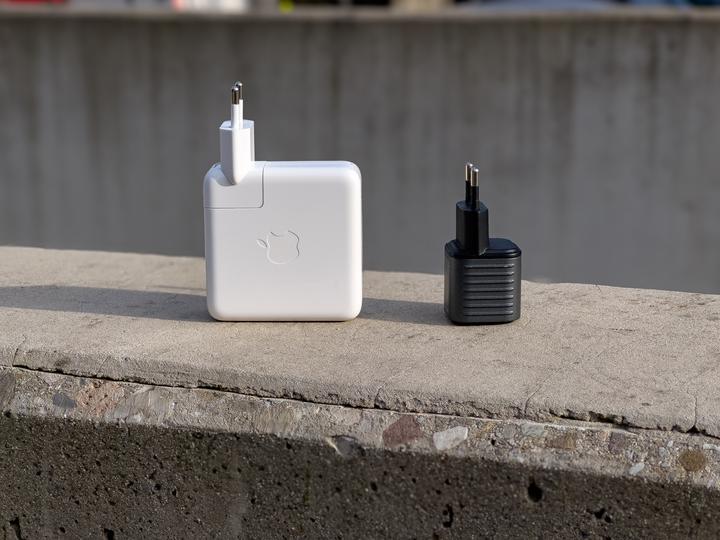 Actual product image Rolling Square Supertiny GaN Charger 65W (65 W)
