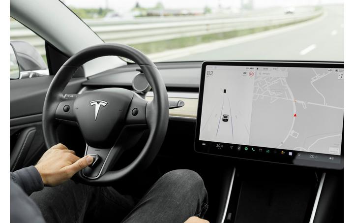Image du produit Enhance Commander + 4 boutons S3XY pour Tesla (Gen2)