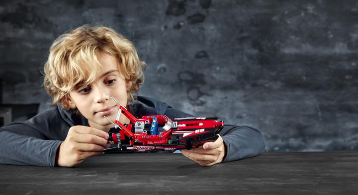 Produktbild LEGO Rennboot (42089, LEGO Technic)