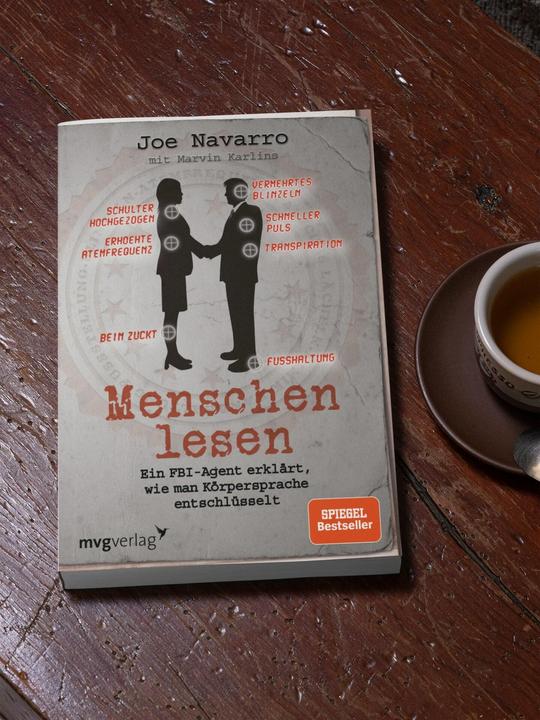 Produktbild Menschen lesen (Deutsch, Joe Navarro, 2010)