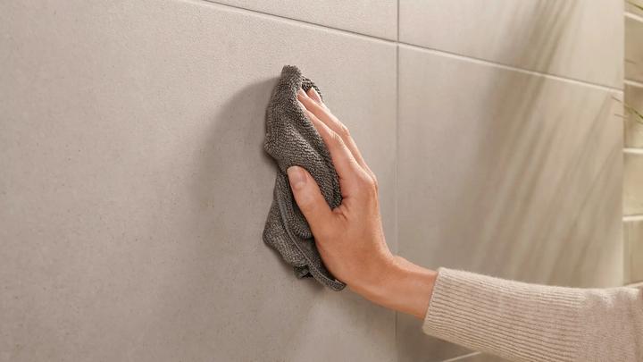 Image du produit tesa MOON WHITE Crochet pour serviette de bain avec solution adhésive sans perçage