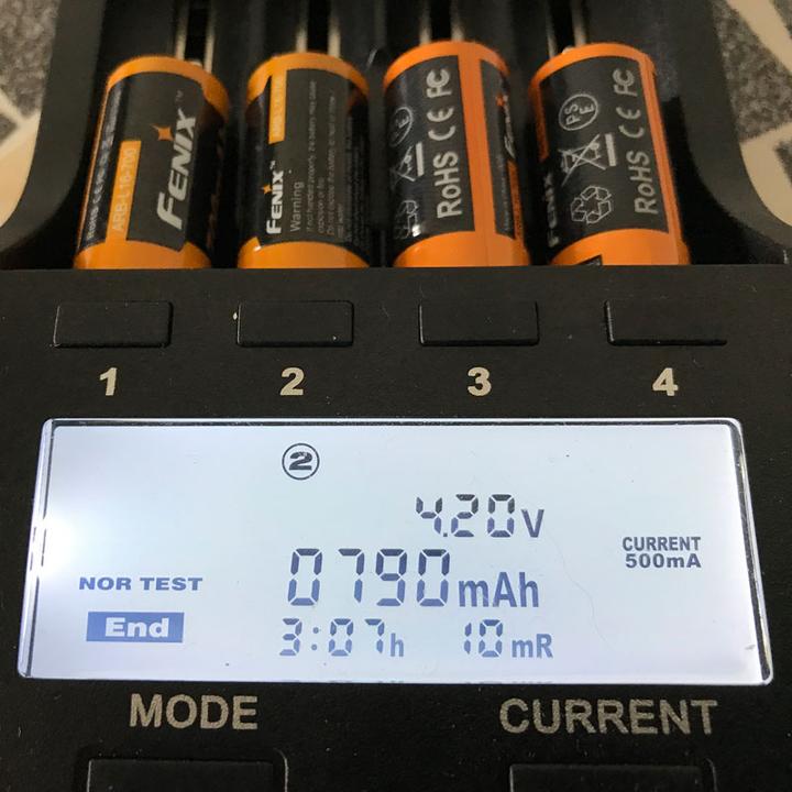 Actual product image Fenix LCD-Schnell-Ladegerät (1 pcs., CR123A, 700 mAh, Battery + charger)