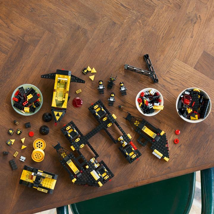 Image du produit LEGO Blacktron Renegade (10355, LEGO Icons, LEGO difficiles à trouver)