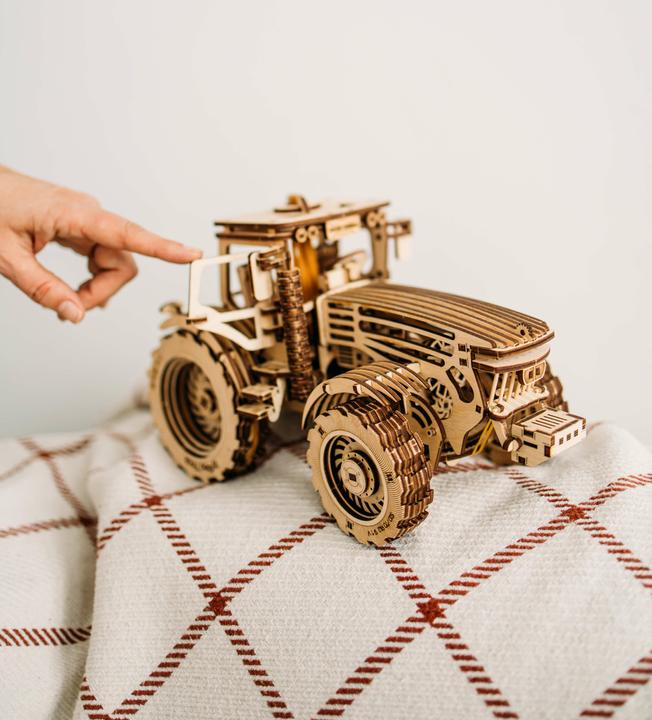 Produktbild Wood Trick Bausatz Traktor