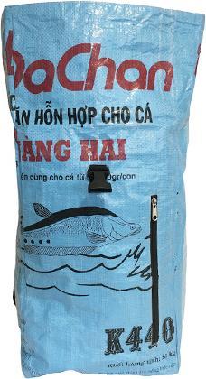Bekos Upcycling - Kurierrucksack aus recycelten Fischfuttersäcke hellblau (40 l)