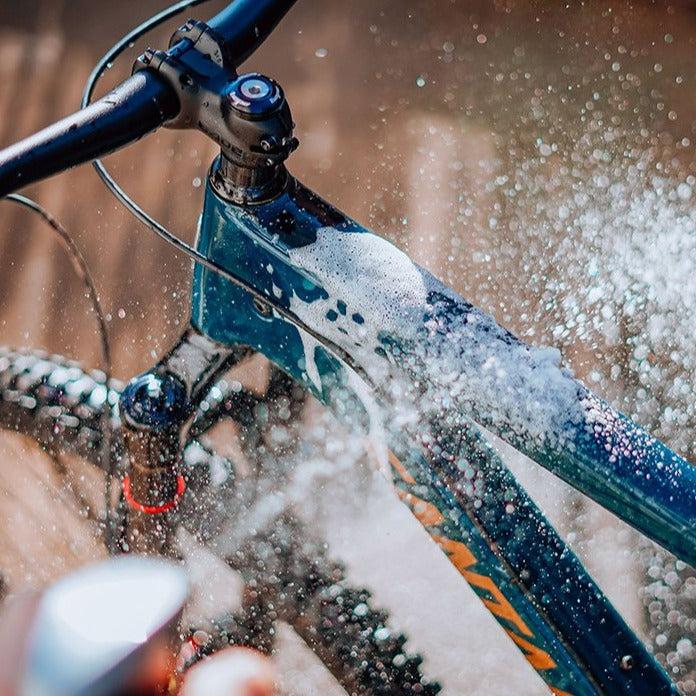 Image du produit F100 Nettoyeur de vélos (5000 ml, Lubrifiant universel, Nettoyeur de chaîne, Nettoyant pour freins, Nettoyant pour vélo, Éponge)