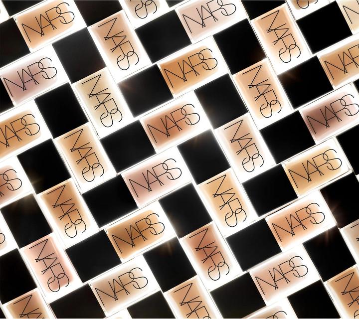 Immagine prodotto NARS Cosmetics Fondazione che riflette la luce (Yukon)