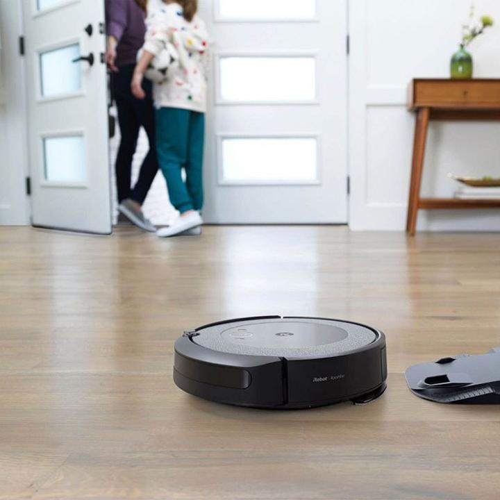 Actual product image iRobot Roomba Combo i5+ (Vacuum mopping robot)