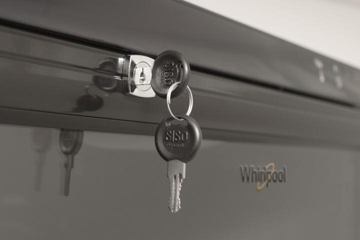 Produktbild Whirlpool Gewerbekühlschrank ADN 231 BK