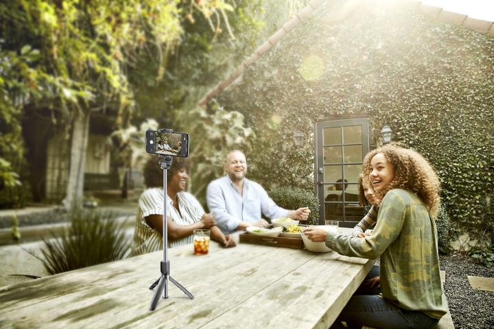 Produktbild Cellularline Selfie Stick FREEDOM mit integriertem Stativ für bluetoothfähige Geräte
