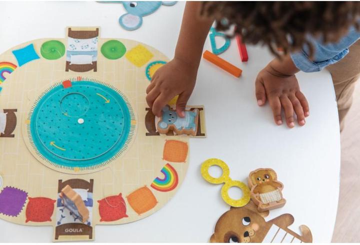 Actual product image Goula Ankleide-Spiel, d/f/i ab 3 Jahren, 2-4 Spieler, farbiges Brettspiel (German, French, Swiss German, Italian, Portuguese, English)