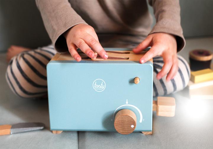 Actual product image small foot Toaster set tasty