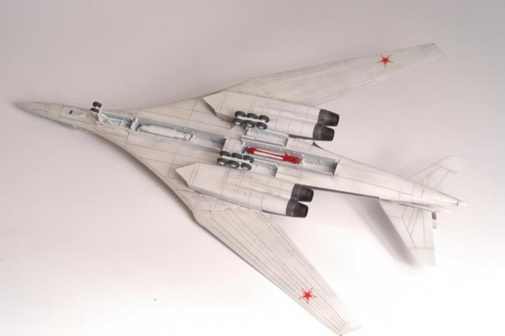 Actual product image Carson 1:144 TU-160 Rus.Sup.Bomber BlackJack WA