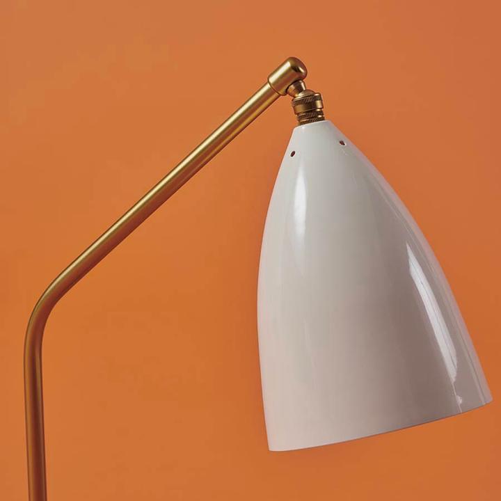 Immagine prodotto Gubi Lampada da tavolo Gräshoppa Alabastro lucido Bianco/Ottone (E14)