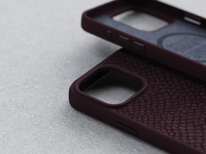 Actual product image Njord Salmon Leather Magsafe Case for iPhone 15 Pro, Rust (Apple iPhone 15 Pro)