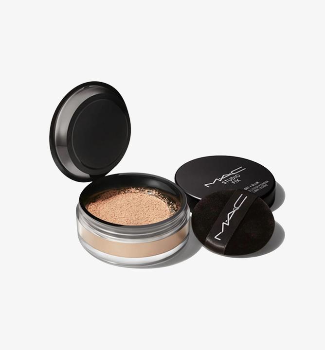 Actual product image MAC Cosmetics Studio F / Blurring Weightl Powder Medium (Medium/Deep)