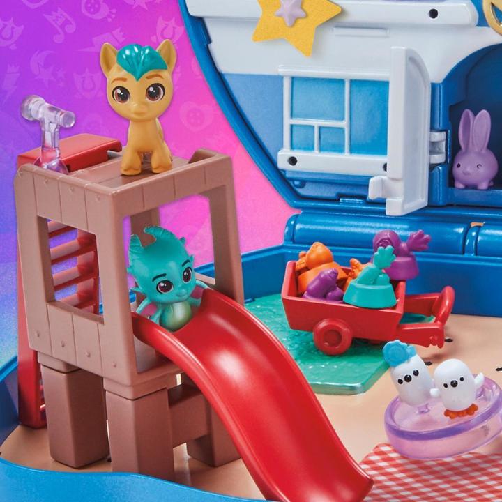 Produktbild My Little Pony Mini World Magic Tierchenecke Mini-Spielwelt, Spielset zum Selberbauen mit Hitch Trai