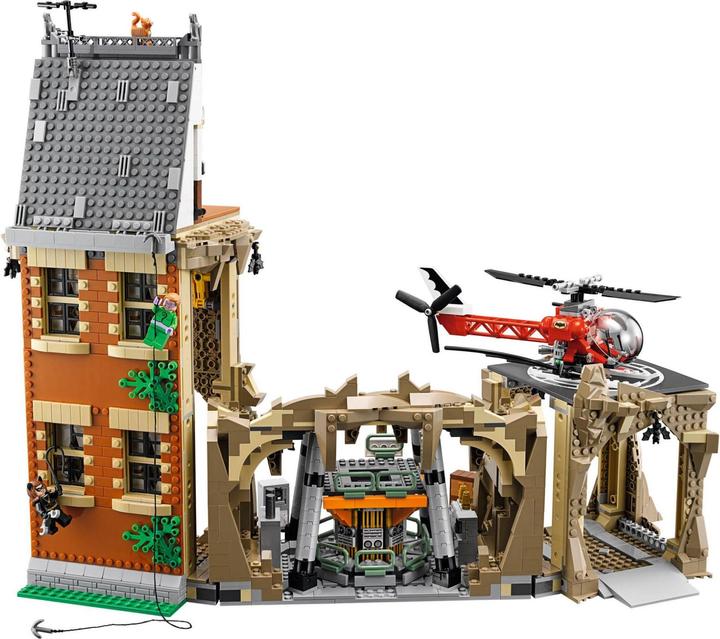 Actual product image LEGO DC Comics Super Heroes Batcave (76052, LEGO DC)