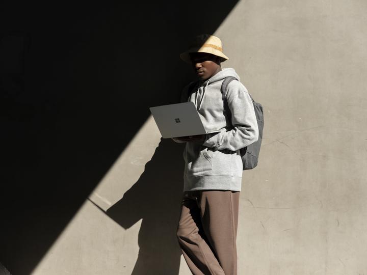 Immagine prodotto Microsoft Surface Laptop Go (12.40", Intel Core i5-1035G1, 8 GB, 256 GB, CH)