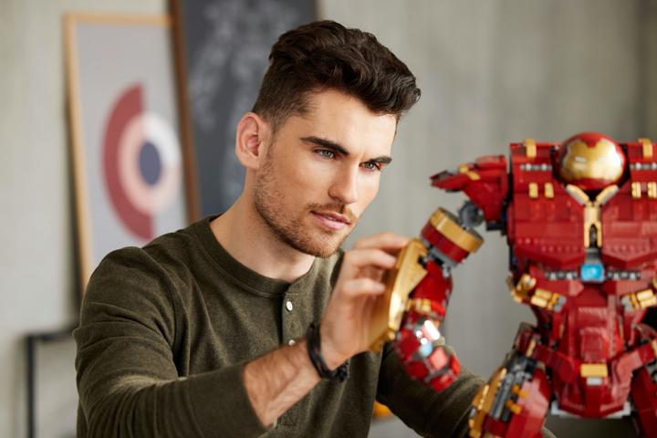 Actual product image LEGO Hulkbuster (76210, LEGO Marvel, LEGO Rare Sets)