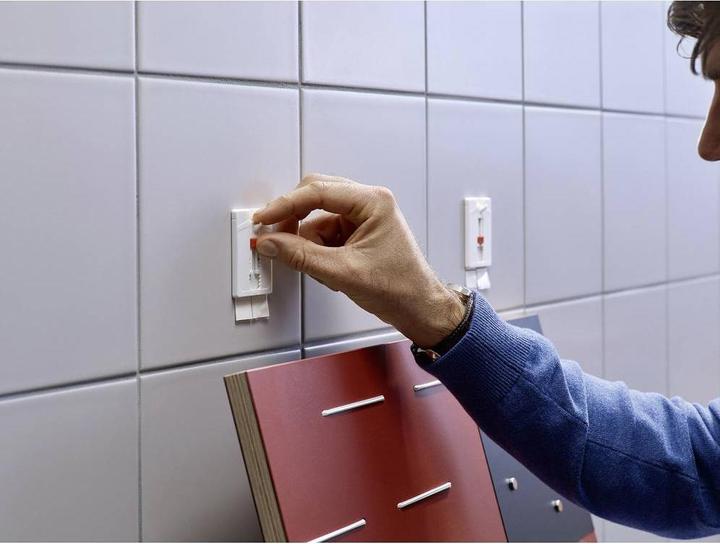 Produktbild tesa Klebenagel für Fliesen & Metall, höhenverstellbar