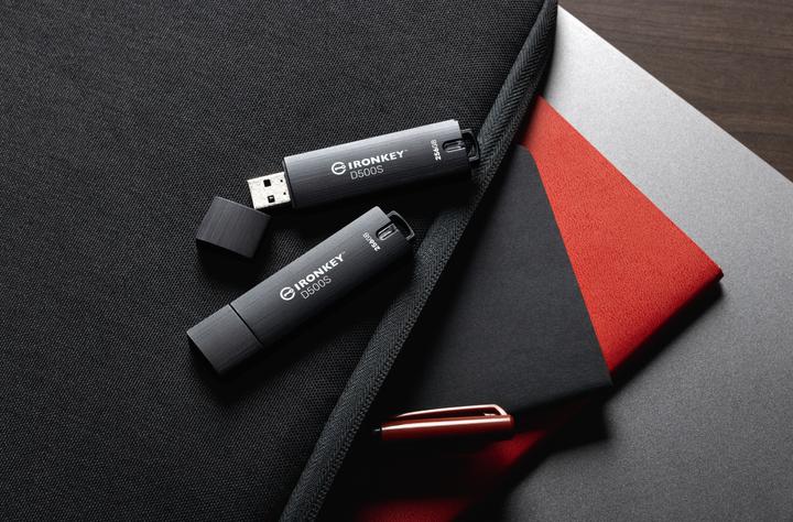 Produktbild Kingston IronKey D500S (512 GB, USB-A)
