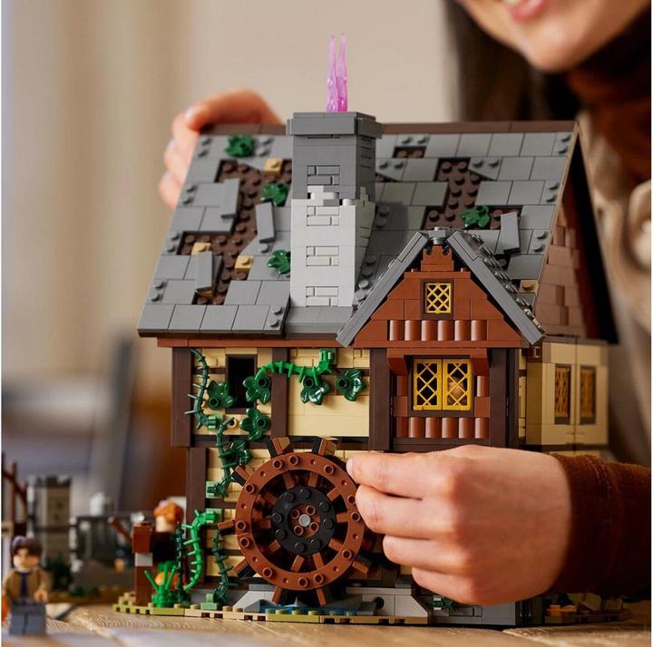 Produktbild LEGO Disney Hocus Pocus: The Sanderson Sisters' Cottage (21341, LEGO Ideas, LEGO Seltene Sets)