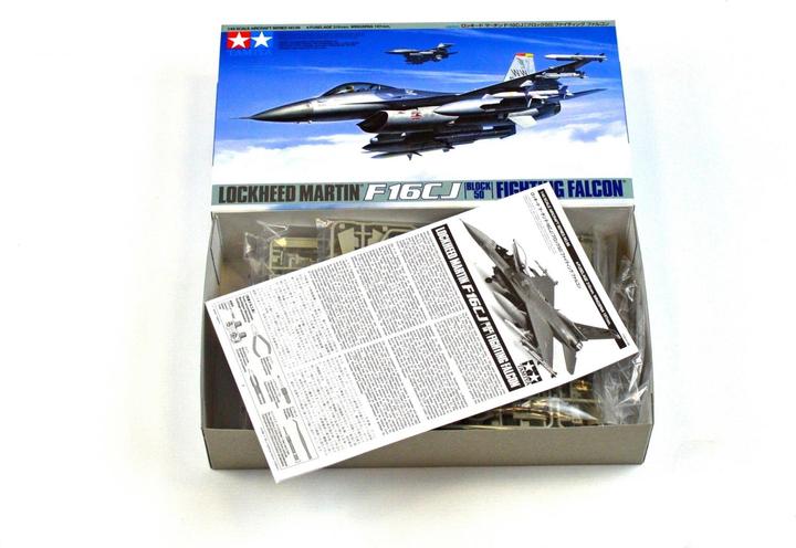 Actual product image Tamiya F-16CJ Fighting Falcon