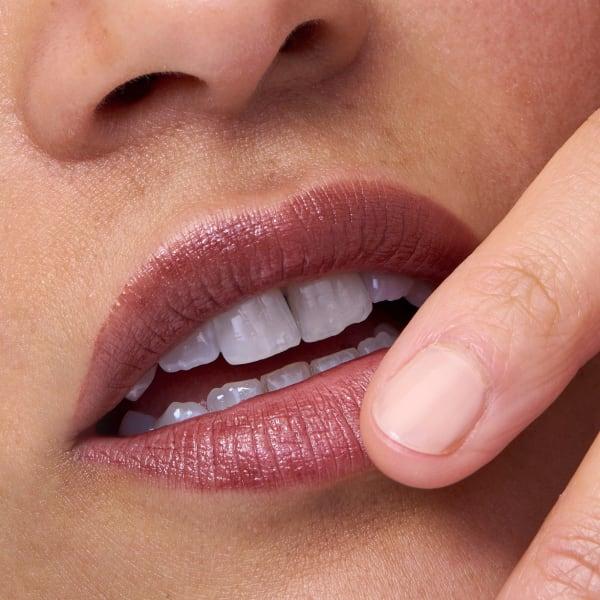 Produktbild dm alverde Lippenstift Color & Care Simply Brown 27