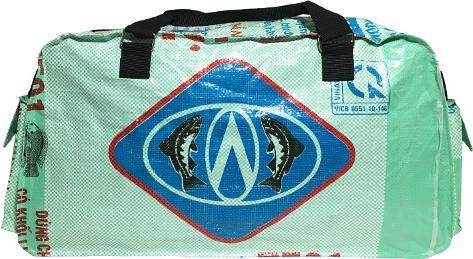 Bekos Upcycling - Extra grosse Sporttasche aus recycelten Fischfuttersäcke light green (80 l)