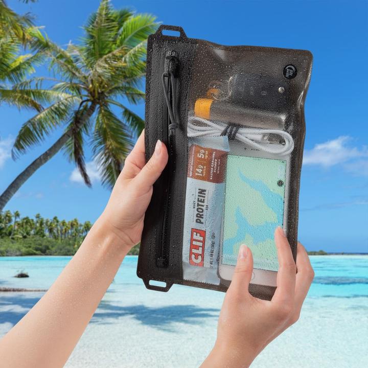 Image du produit Nite Ize Petite pochette de voyage imperméable RunOff™ - Charcoal (0.33 l)