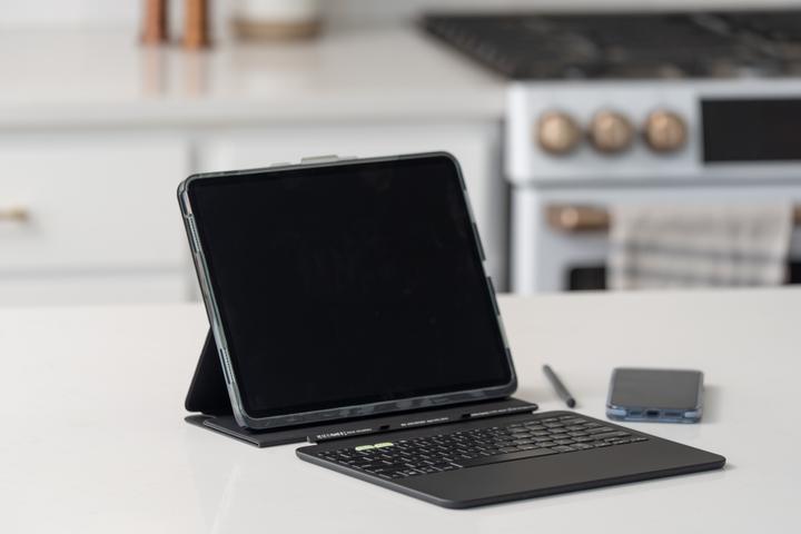 Image du produit Zagg Pro Keys 2 (CH, iPad Air 13 2025, iPad Air 13 2024 (M2))