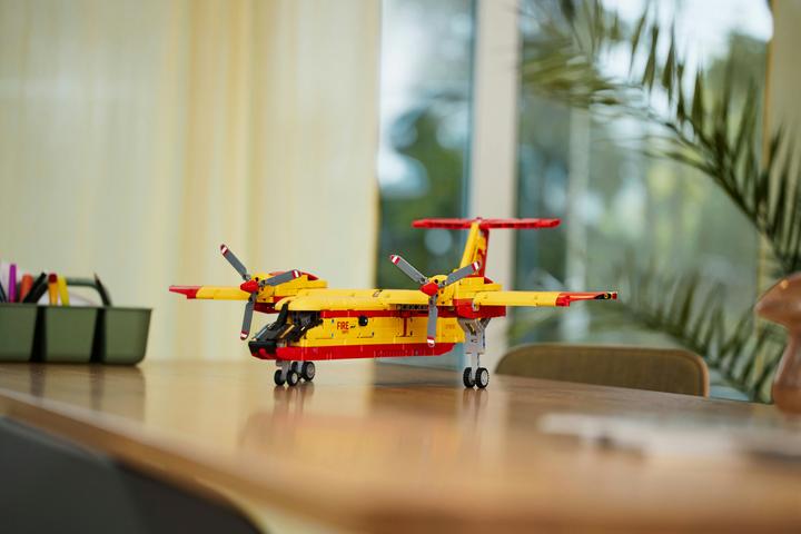 Image du produit LEGO Technic - Avion pompier (42152) (42152, LEGO Technic)