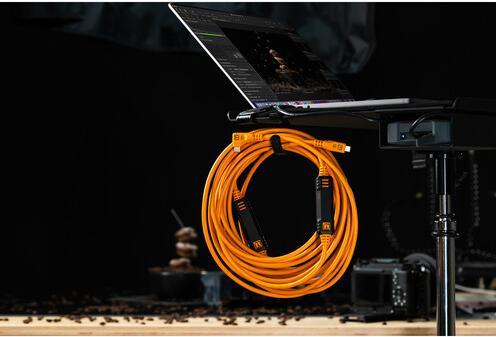 Actual product image Tether Tools TetherPro USB-C Optima 10G rechts orange 9,4m (9.40 m, USB 3.2 Gen 2)