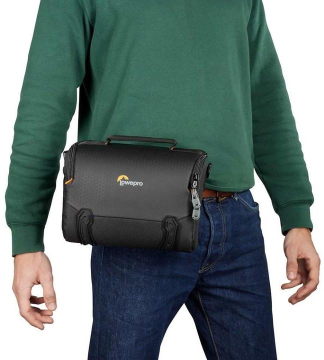 Actual product image Lowepro Adventura SH 160 III Green Line (Camera shoulder bag, 4 l)