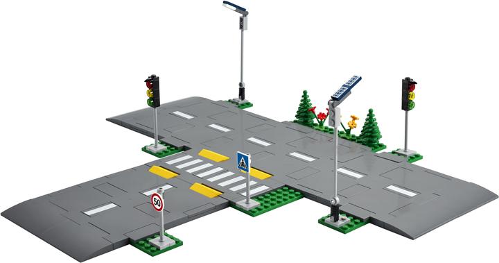 Actual product image LEGO Road intersection with traffic lights (60304, LEGO City)