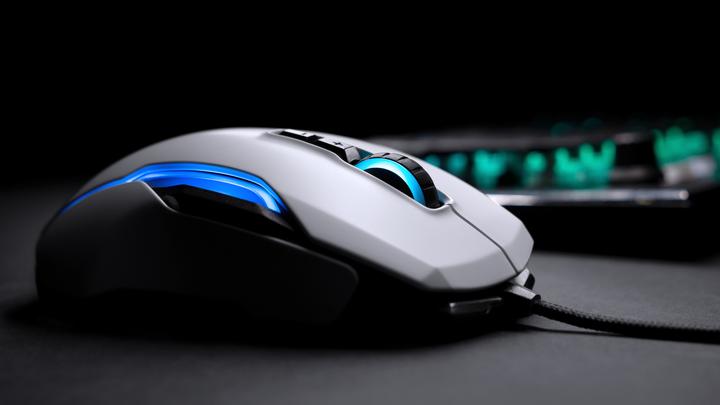 Produktbild Roccat Gaming Kone AIMO Remastered, RGB, 16.000 dpi, Weiss (Kabelgebunden)