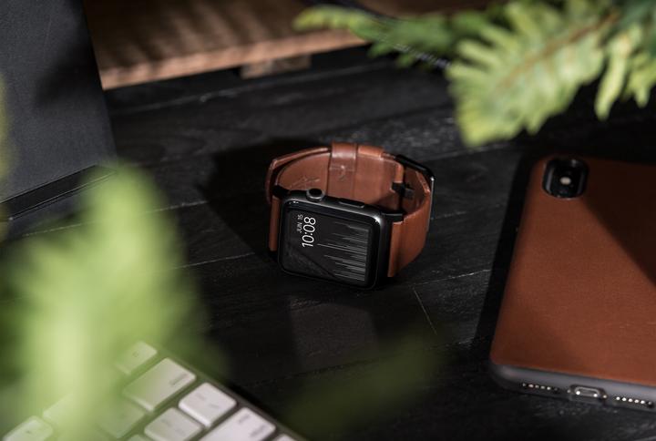 Actual product image Nomad Modern Connector Strap (44 mm, Leather, Stainless steel)