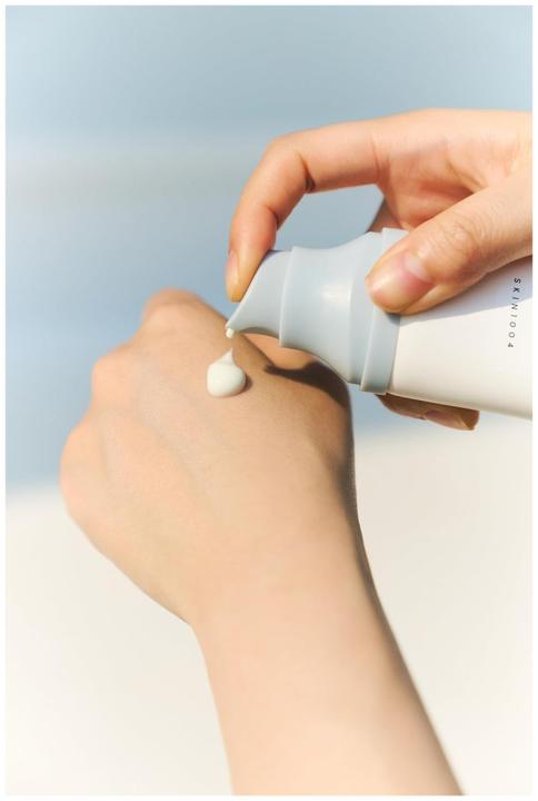 Immagine prodotto Skin1004 Hyalu-Cica Water-Fit Sun Serum (Crema solare viso, SPF 50+, 15 ml)