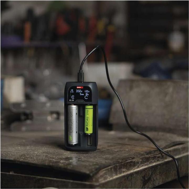 Actual product image Emos Universal Li-ion Battery Charger BCL-20D (1 pcs., Battery + charger)