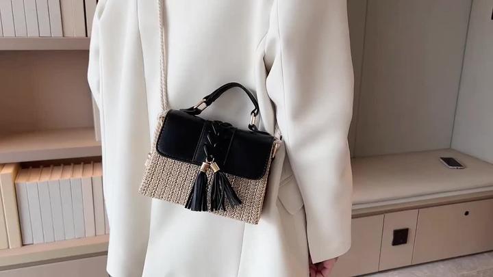 Image du produit Only-Bags.Store Sac à main en paille tressée avec décor de houppes, mini sac de plage à bandoulière, poignée en