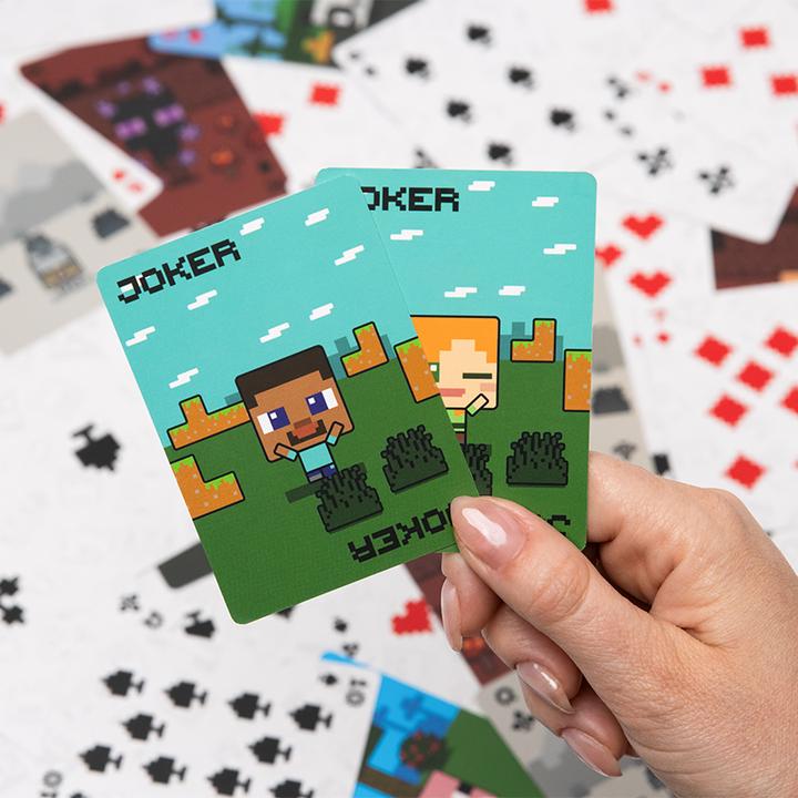 Actual product image Paladone Products Mojang Studios - Minecraft - Cartes à jouer avec boîte de rangement en métal animaux