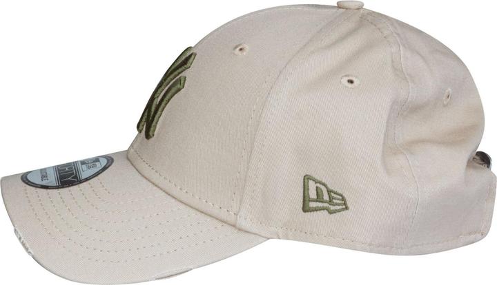 Actual product image New Era 9Forty Strapback Cap - Distressed Ny Yankees Beige