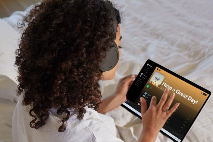 Produktbild Microsoft Surface Pro X (13", Microsoft SQ1, 8 GB, 128 GB, DE)
