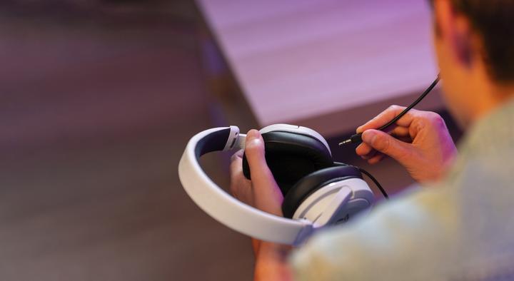 Actual product image Trust GXT 498W Forta (Cable)