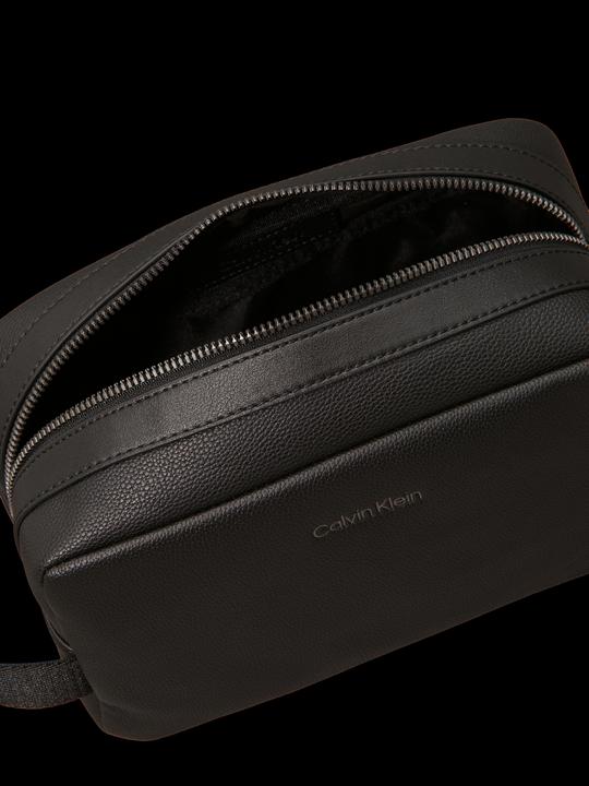 Actual product image Calvin Klein Warmth Washbag (51% RECYCLED POLYESTER, 49% POLYURETHANE)