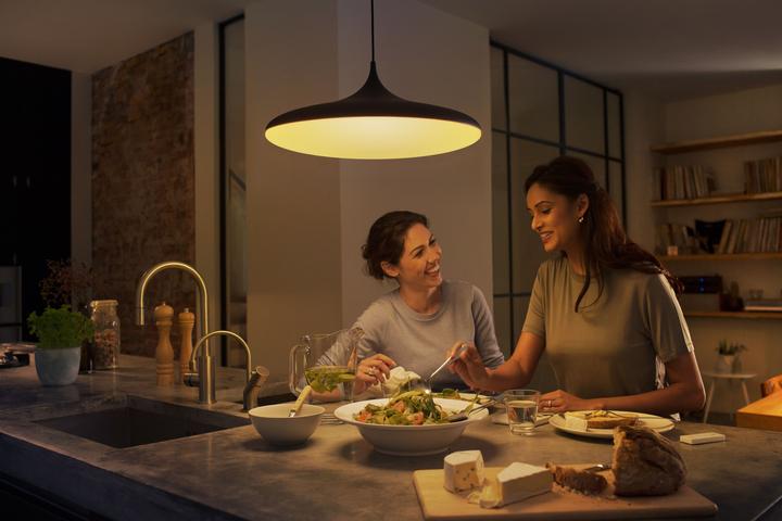 Actual product image Philips Hue Cher Base BT (3000 lm)