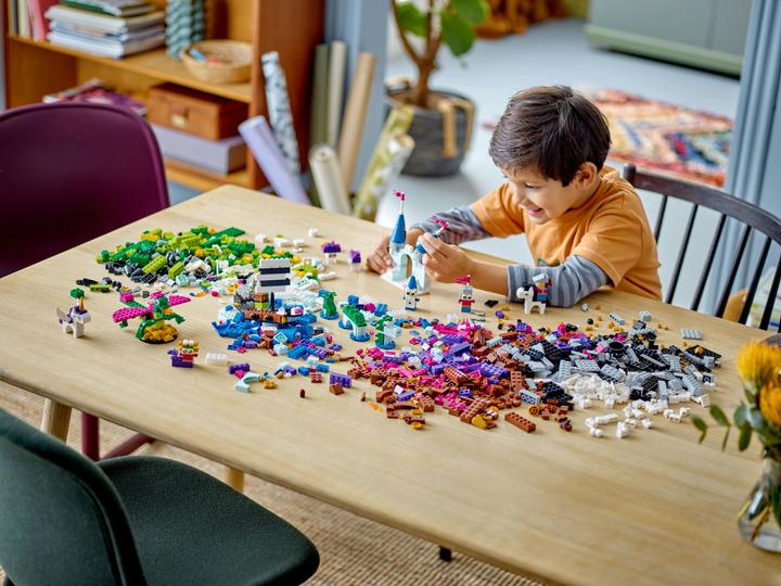 Image du produit LEGO Univers fantastique Kit de construction créatif (11033, LEGO Classic)