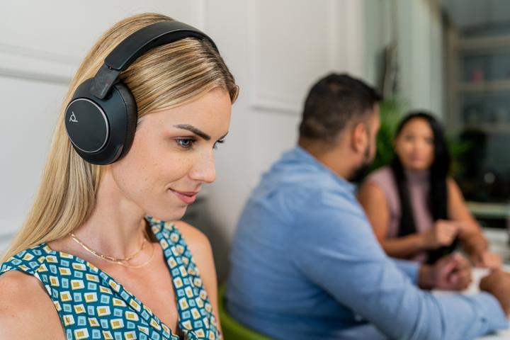 Produktbild Poly Voyager Surround 80 UC (Kabellos, Kabelgebunden, USB-C)